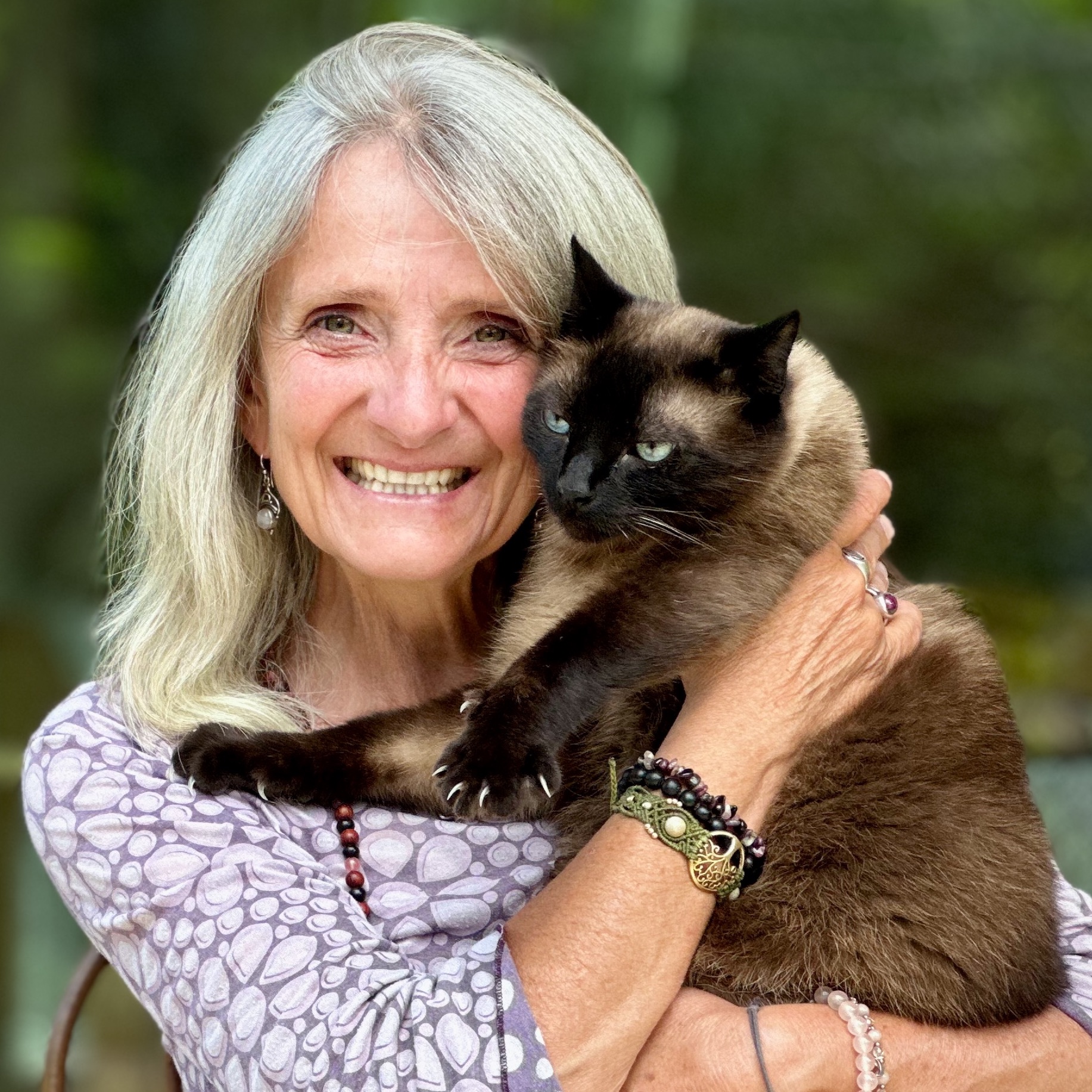 Soin énergétique à distance pour animaux. ÂME LIBRE accompagnement. Auto-guérison & Reconnexion à Ton Essence divine. Éveil de Conscience Par une connexion énergétique à distance, j'aide ton animal à guérir en le libérant des charges qu'il porte ou des traumatismes qu'il a vécus.