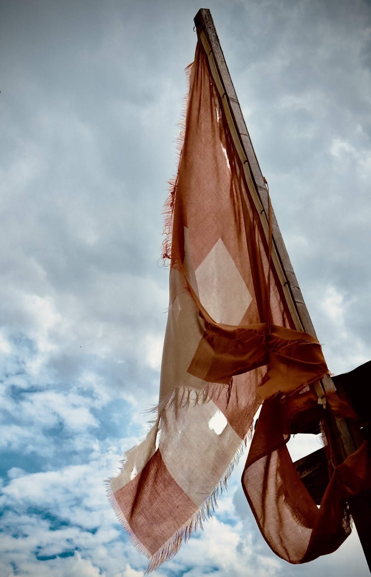 Drapeau suisse - Incarner la Souveraineté individuelle. ÂME LIBRE accompagnement. Auto-guérison & Reconnexion à Ton Essence divine. Éveil de Conscience L'unique but de la Souveraineté individuelle est de Vivre et co-créer en Pleine Conscience et dans l'Amour le Monde à l'Endroit avec les Êtres qui y aspirent.
