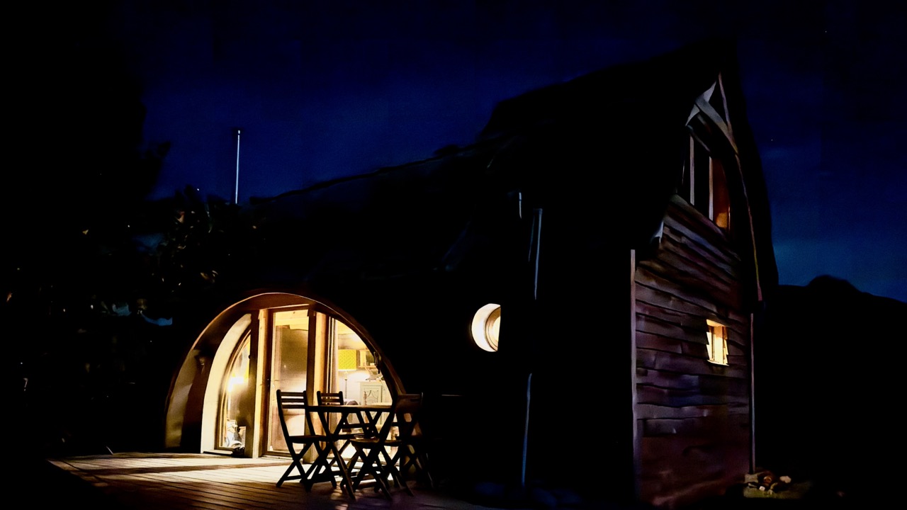 Évolution individuelle en groupe. ÂME LIBRE accompagnement. Auto-guérison & Reconnexion à Ton Essence divine. Éveil de Conscience Éveil de Conscience à une évolution indépendante en auto-libération. Dès que tu te reconnecte à ton Essence divine Souveraine, la CONFIANCE en la Bienveillance et l'Abondance illimitée de l'Univers s'installe en Toi.