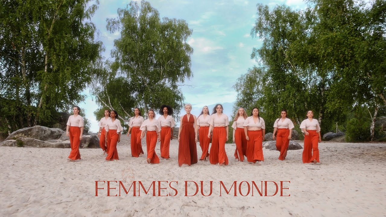 Blog vidéo. Post - Femme, lève-Toi et sors de ta cage dorée. ÂME LIBRE accompagnement auto-guérison. «Lève-toi Sœur! Où que tu sois, quelle que soit ta couleur». Barbara Pravi, prodigieuse artiste, compositrice et chanteuse, invite toutes les Femmes de ce Monde à se lever, à briser les chaînes qui les entravent, déposer les masques, libérer l’inconscient collectif féminin des souffrances et traumatismes, ainsi que de s’affranchir de TOUT ce qui a fait d’elle une servante, une Être sans considération pour prendre enfin Sa Place légitime dans ce Monde en pleine mutation.